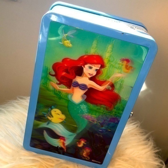 DISNEY | Disney Ariel 3D Hologram Supply Box Tin + Latch Close - Picture 1 of 7